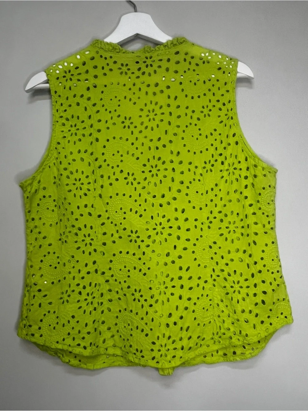 ✨100% Cotton Neon Green Eyelet Button-Front Camisole Top - Picture 9 of 10
